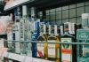 Małpki z wódką – poranna sprzedaż alkoholu w Polsce. Jak piją Polacy?